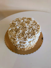 Load image into Gallery viewer, Triple Biscoff Cake
